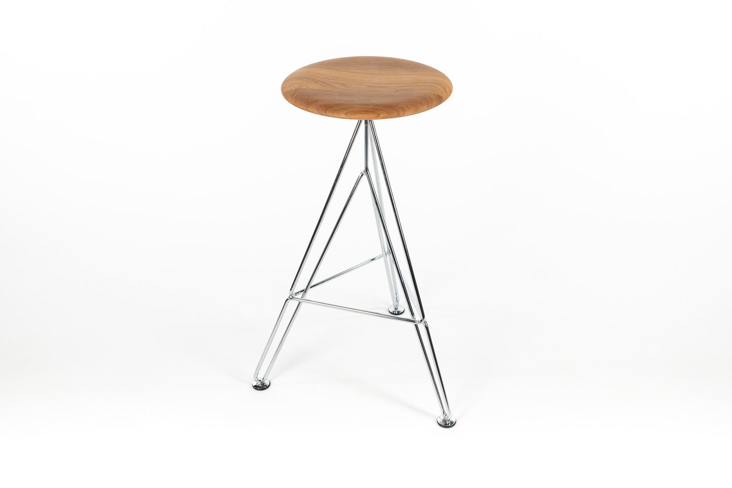 BArhocker oder Hocker oder Stool? Sisman ist auf jeden Fall ein echtes Designermöbel und passt in jedes Ambiente. Verchromtes Gestell und Sitzplatte in Eiche. Wundervolle Kombination.